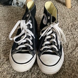 black converse!
